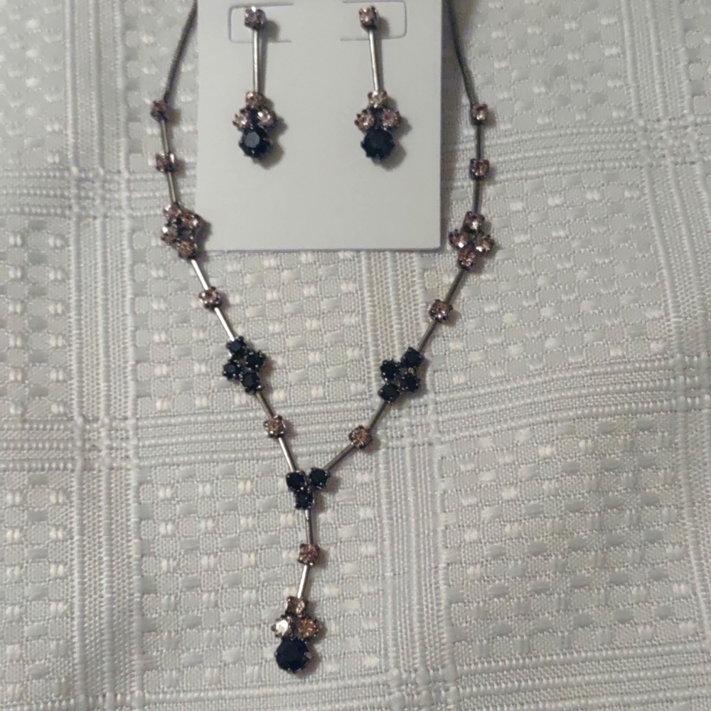 Necklace and earrings set